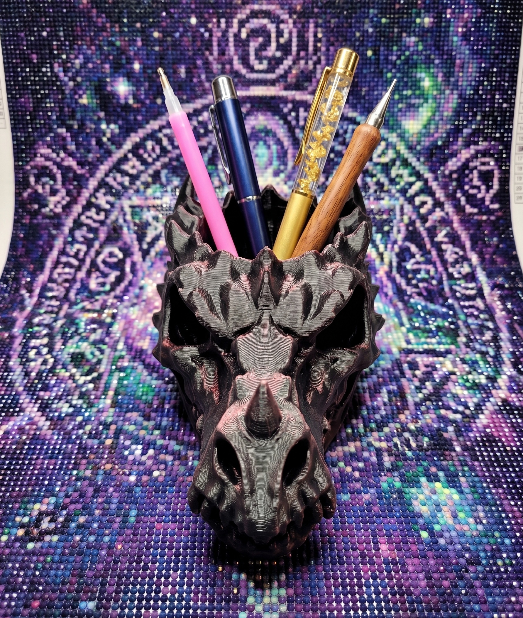 Drachenschädel Stiftehalter