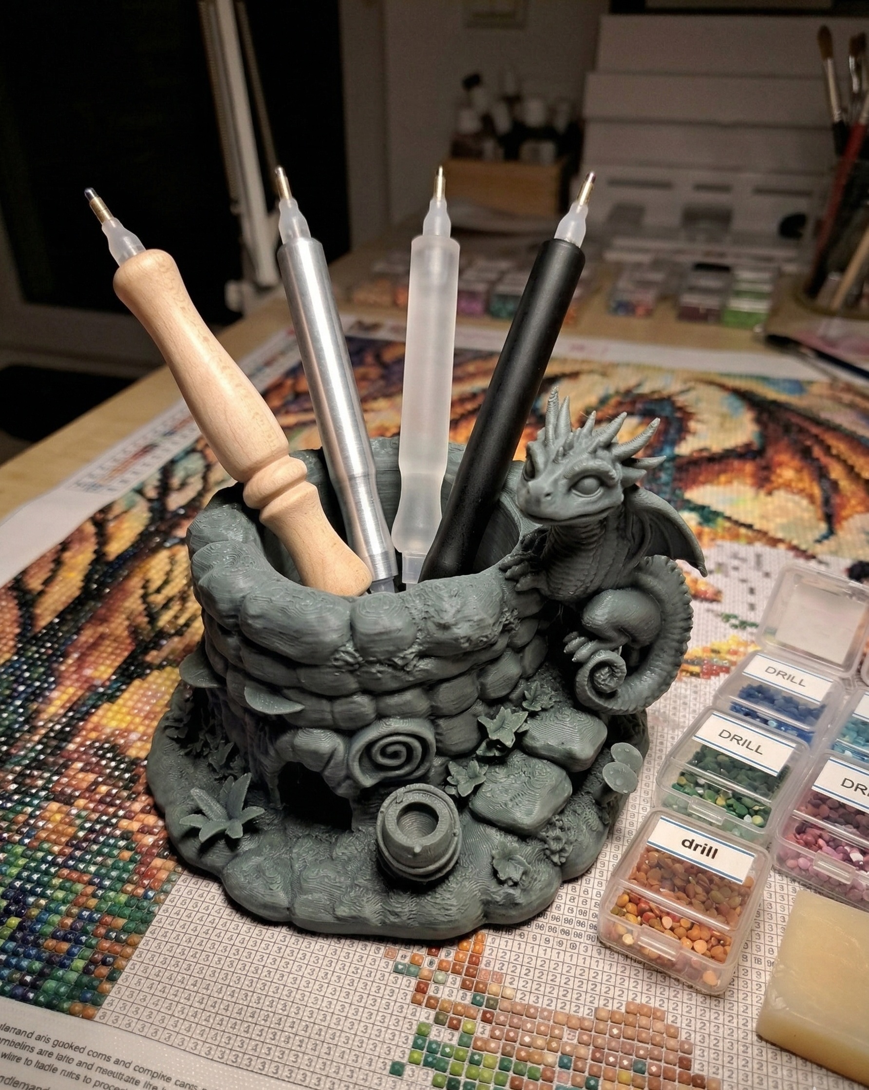 Drachen Stiftehalter