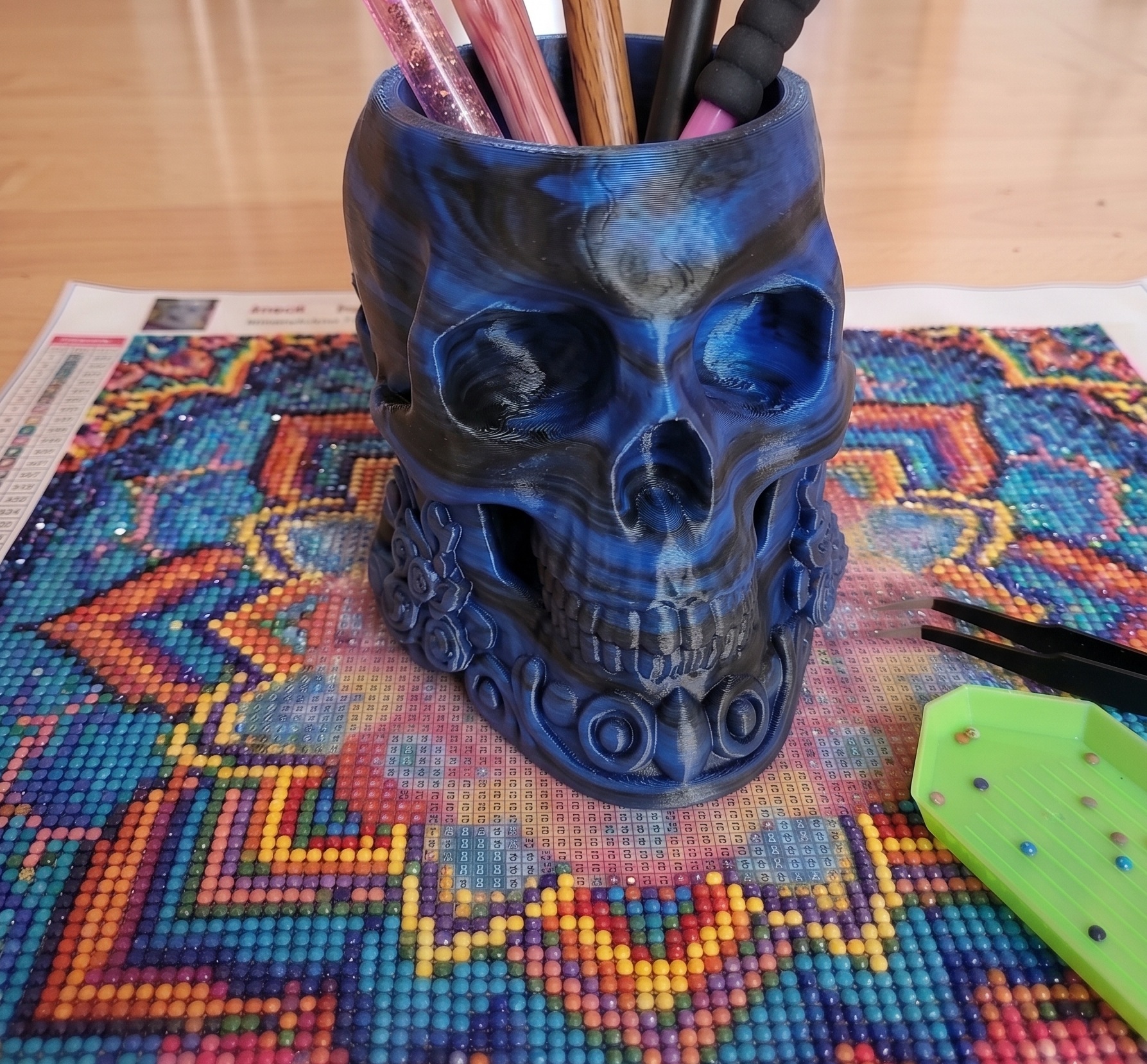 Schädel Stiftehalter